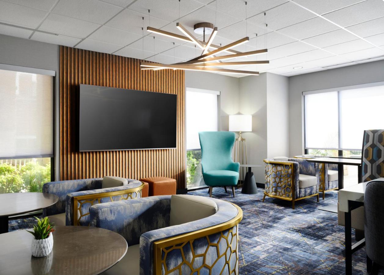 Hampton Inn & Suites Dallas-Dfw Airport Хърст Екстериор снимка