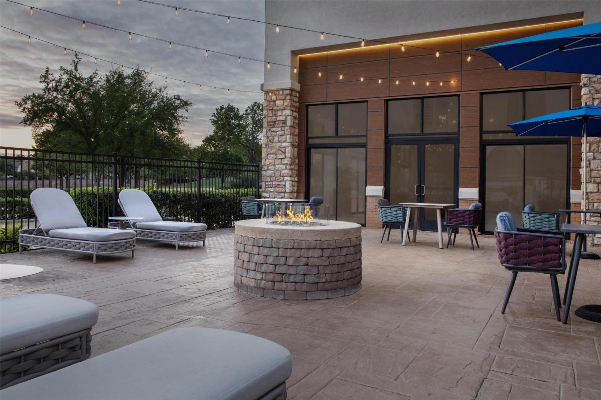 Hampton Inn & Suites Dallas-Dfw Airport Хърст Екстериор снимка