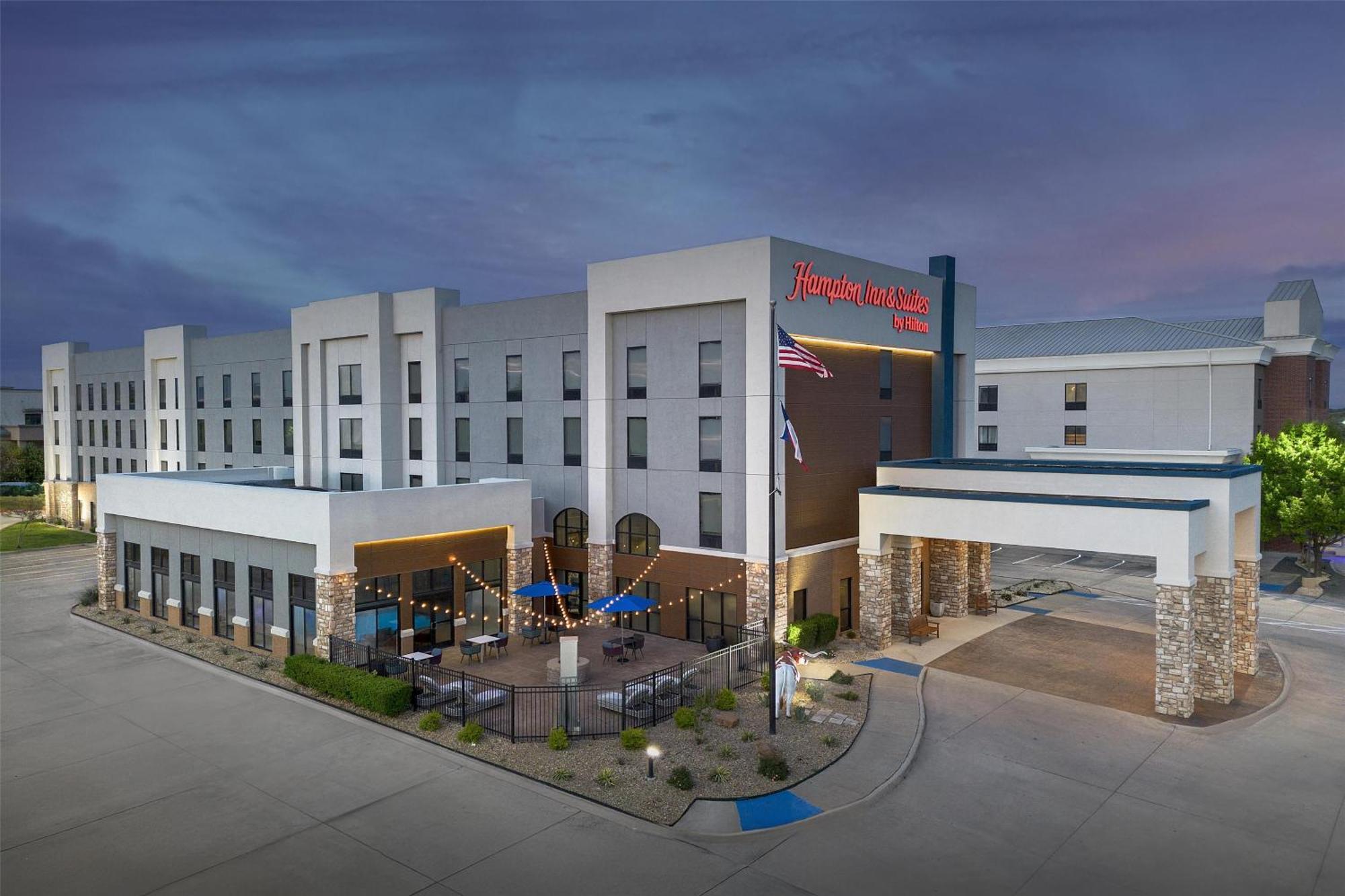 Hampton Inn & Suites Dallas-Dfw Airport Хърст Екстериор снимка